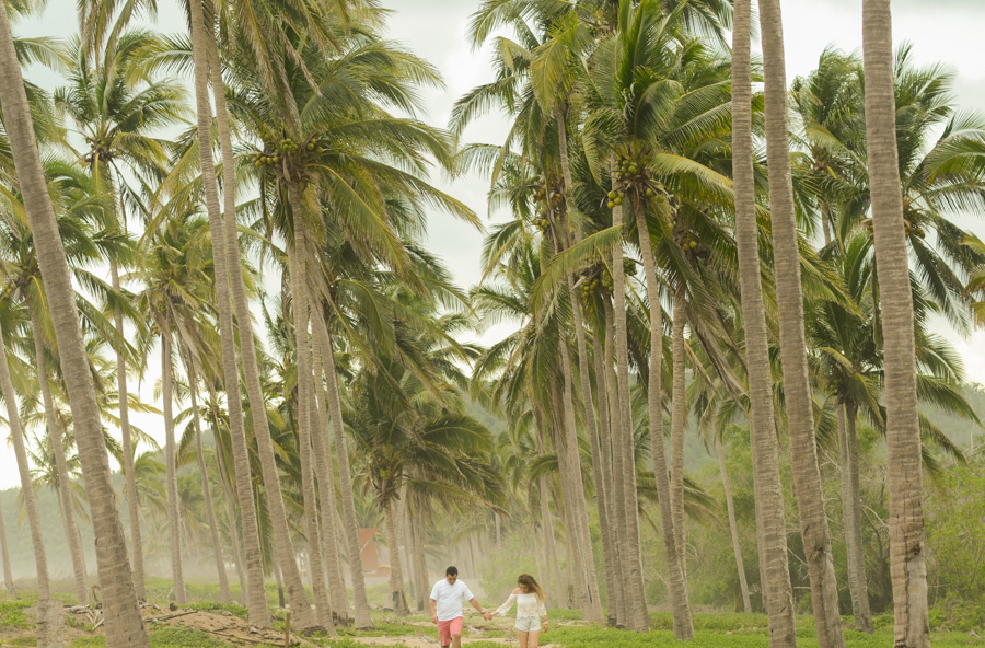 Fotógrafo en Boca de Iguanas, Arroyo Seco, Costalegre