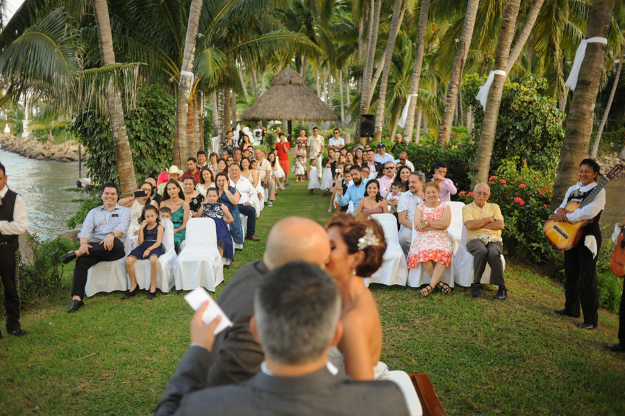 Beso en la ceremonia