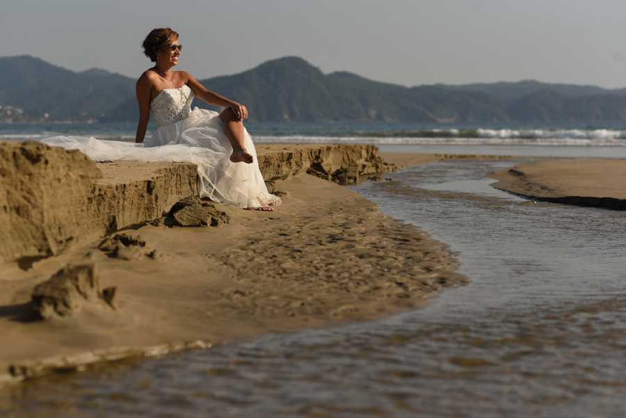 Novia posando en Boca de Iguanas