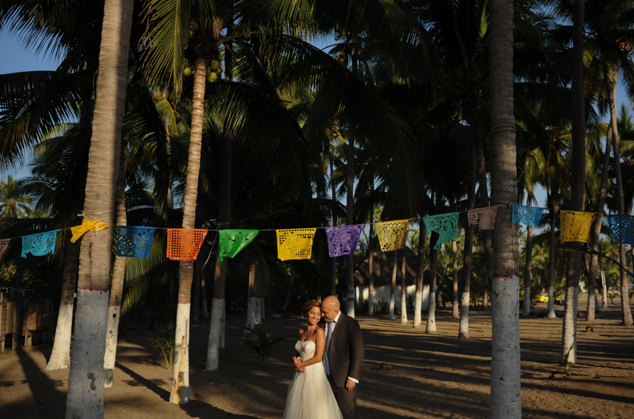 Novios enamorados en Hotel Boca de Iguanas