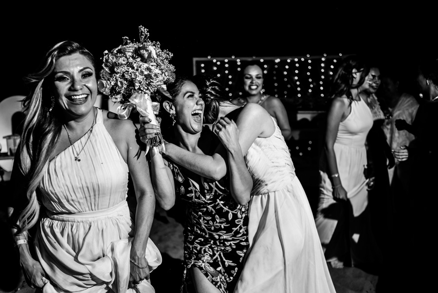 Ganadora del ramo / Wedding photographer in Punta Mita