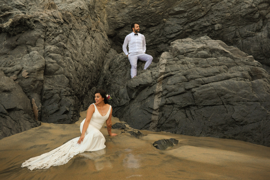 Retrato de los novios posando