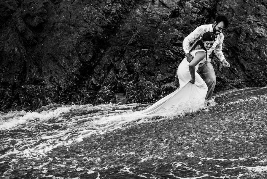 La novia peleando por su vestido / Photographer in Bucerias