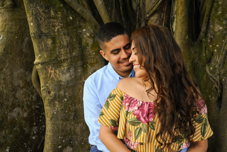 Novios en el árbol el guardián del volcán de Colima / Fotógrafos en Colima