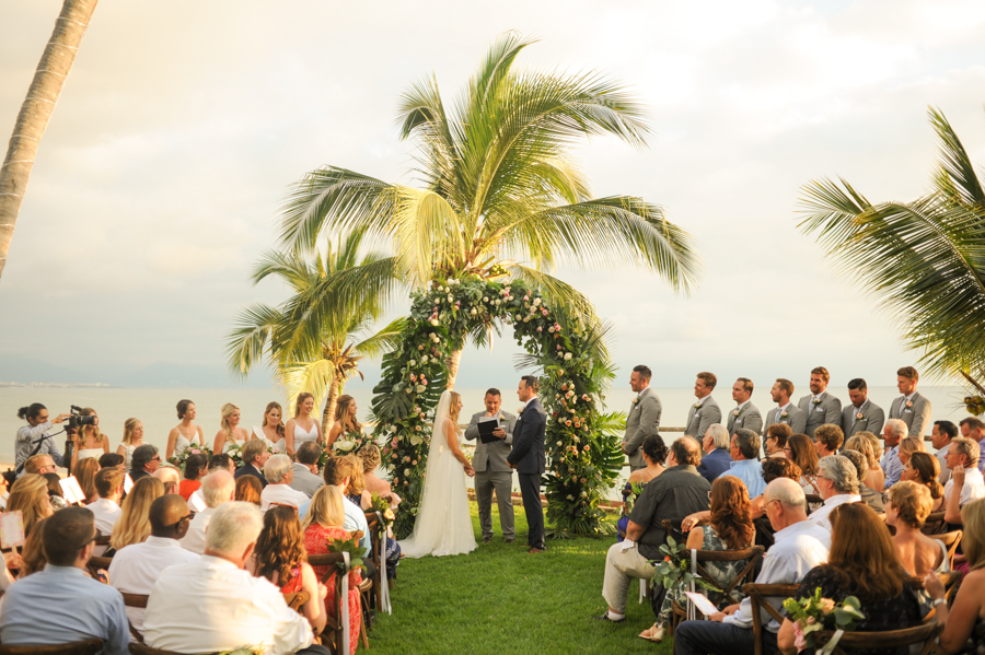 Wedding photographer in Martoca Beach Garden