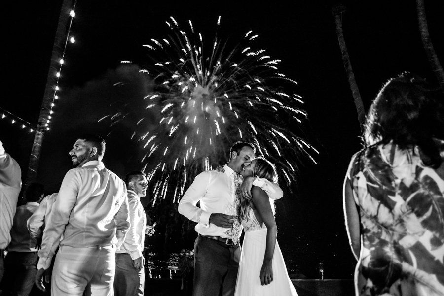 Wedding photographer in Martoca Beach Garden